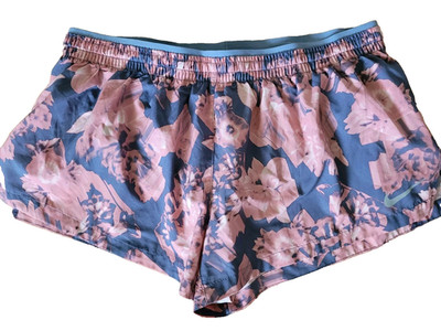 Nike Elevate  Damen Shorts Größe L