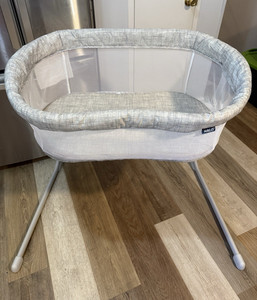 HALO Oval Bassinet Gray/White with Travel Bag, mattress protectors, & sheets