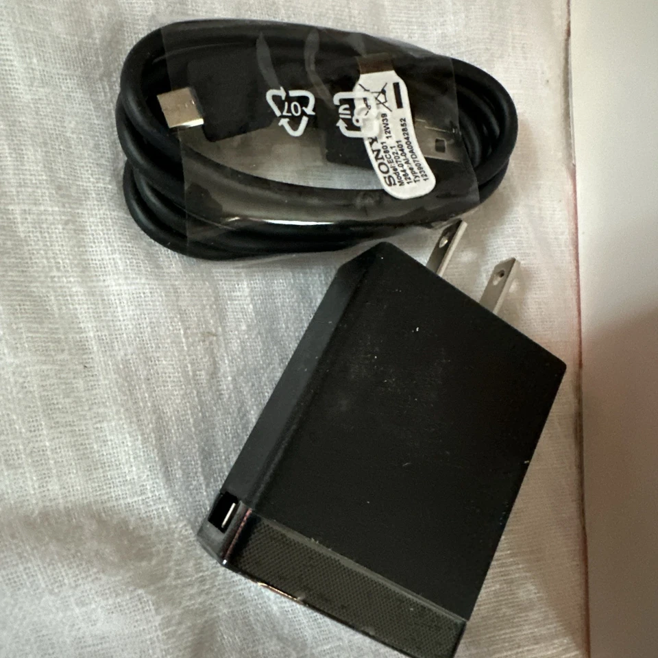 Smartphone Sony Xperia TL (ATT) Goor Usado 16GB Negro TOTALMENTE NUEVO. Foto 3 de 4