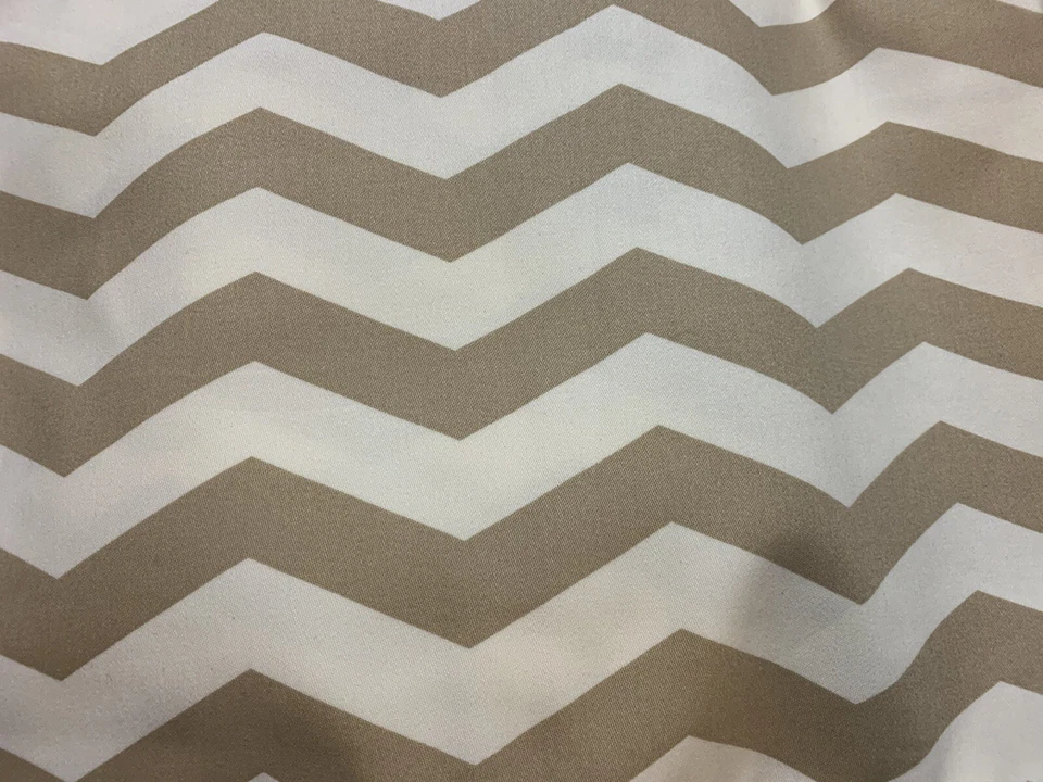 Коричневая хаки и белая хлопчатобумажная ткань с шевроном для квилтинга 1 ярд x 46 дюймов - Изображение 2 из 2