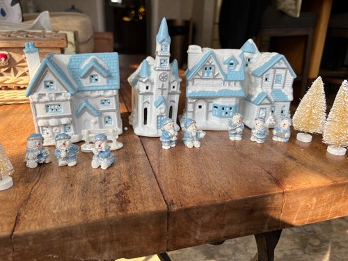 VINTAGE CHRISTMAS DECORATION CERAMIC LIGHT UP VILLAGE ORNAMENTS BLUE & WHITE - Picture 7 of 17