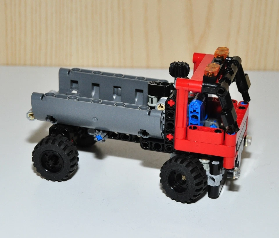 LEGO Technic 42084 Hook Loader, foto 1 di 5