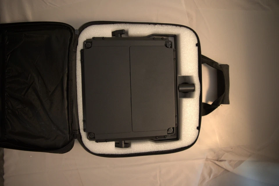 Chauvet cast panel pack with zipper case and power suppy - Image 2 of 4