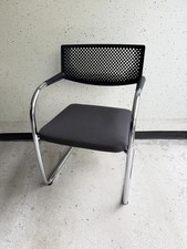 Vitra Visavis 2 Besucherstuhl Freischwinger Stoff Dunkelgrau Chrom