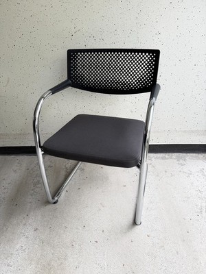 Vitra Visavis 2 Besucherstuhl Freischwinger Stoff Dunkelgrau Chrom