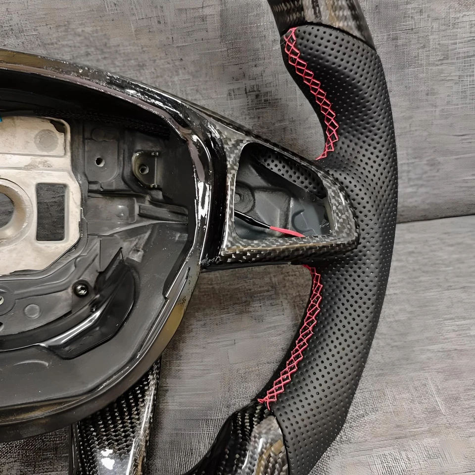 Volante de fibra de carbono para Mercedes-Benz C43 C63 E43 S G GLE GLC GLS AMG GT Foto 2 de 4