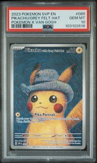 2023 POKEMON SVP EN SV BLACK STAR PROMO #085 PIKACHU CON CAPPELLO IN FELTRO GRIGIO PSA 10