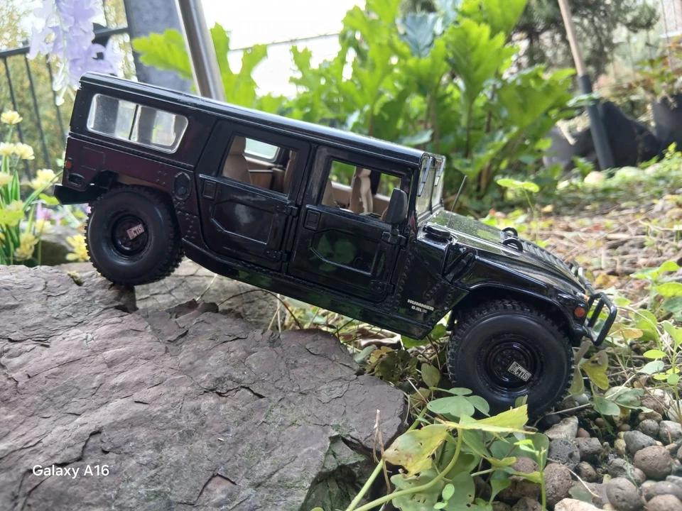 Hummer H1 Black Scala 1:18 Maisto. - Immagine 2 di 4