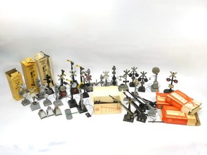 Huge Lot of Vintage Model Train Railroad Signal & Crossing Accessories