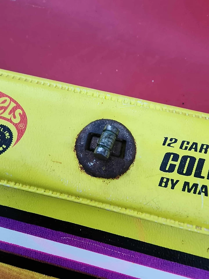 Estuche de colección Hot Wheels 1968 12 coches amarillo EE. UU. Foto 4 de 4