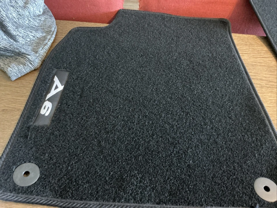 Alfombrillas textiles premium OEM AUDI A6 - negras - delanteras - LEER Foto 2 de 4