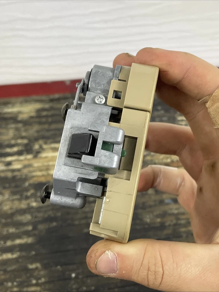 2002-2006 Honda CR-V Element RSX Glove Box Latch Handle Beige Tan W/ Key Screws - Image 4 of 4