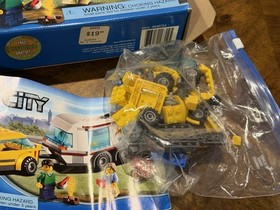Rare LEGO CITY: Car & Caravan ~ 4435 ~ w/Minifigs/Book ~ Complete ~ Retired 2012