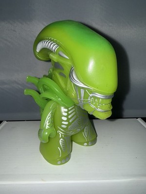 Loot Crate Alien Exclusive 6.5  Titan Vinyl Figure Zeno Morph Green Variant