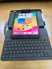 Apple iPad 9th Gen 64GB, Wi-Fi, 10.2 in -Space Gray Cond 9-10, bundle.
