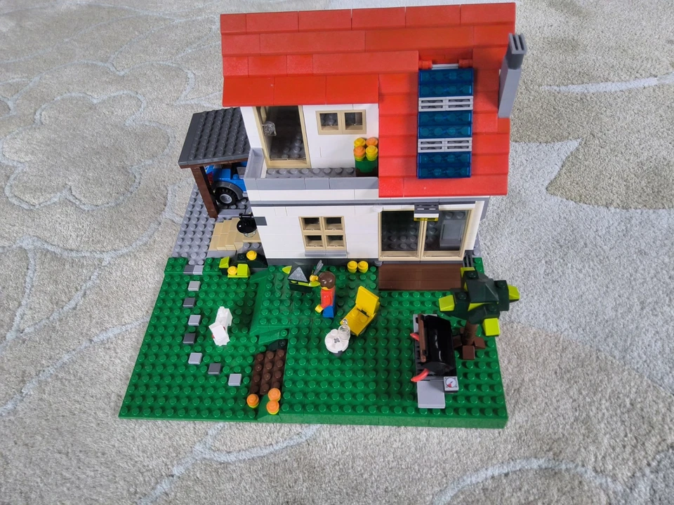 LEGO Creator 5771 Hillside House, photo 2 of 5