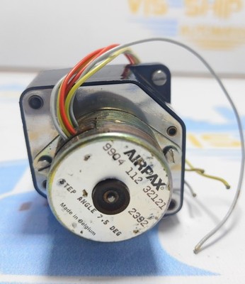 AIRPAX 9904 112 32121 STEPPER MOTOR .STEP ANGLE 7.5 DEGREES PER STEP NO : 2392