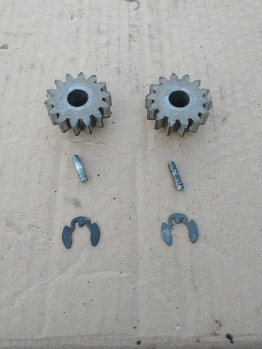 Craftsman 917.370610 Mower Drive Pinion Gears, C clip And Pins Assembly A Pair - Picture 2 of 5