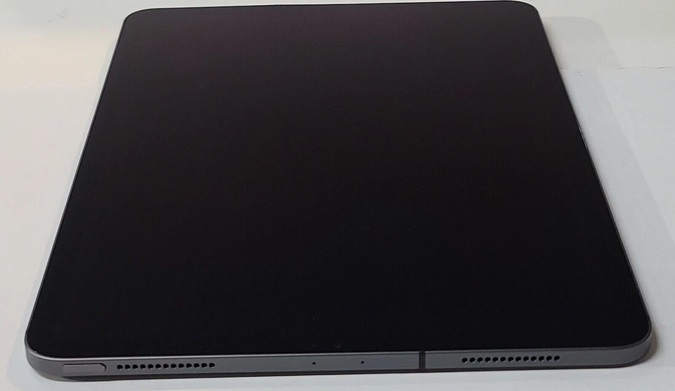 Apple iPad Pro 1st Gen. 256GB, Wi-Fi + 4G (Unlocked) 11"- Space Gray - Image 2 of 3