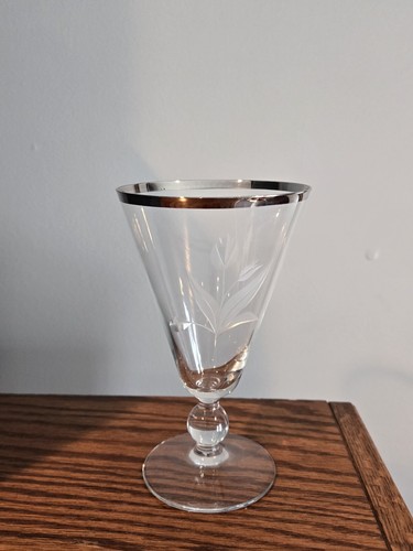 Vintage Etched floral crystal wine and dessert glasses silver rimmed Pre-owned - Picture 10 of 10