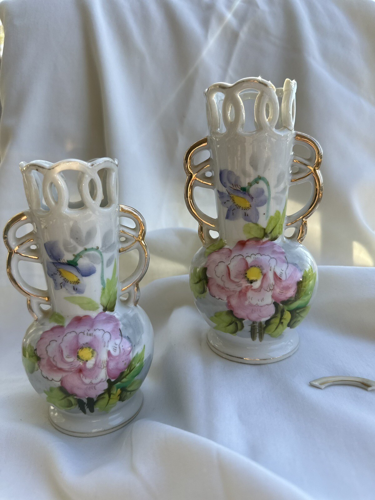 Pair Of Vintage Occupied Japan Vase Cutwork Rim Flowers 6