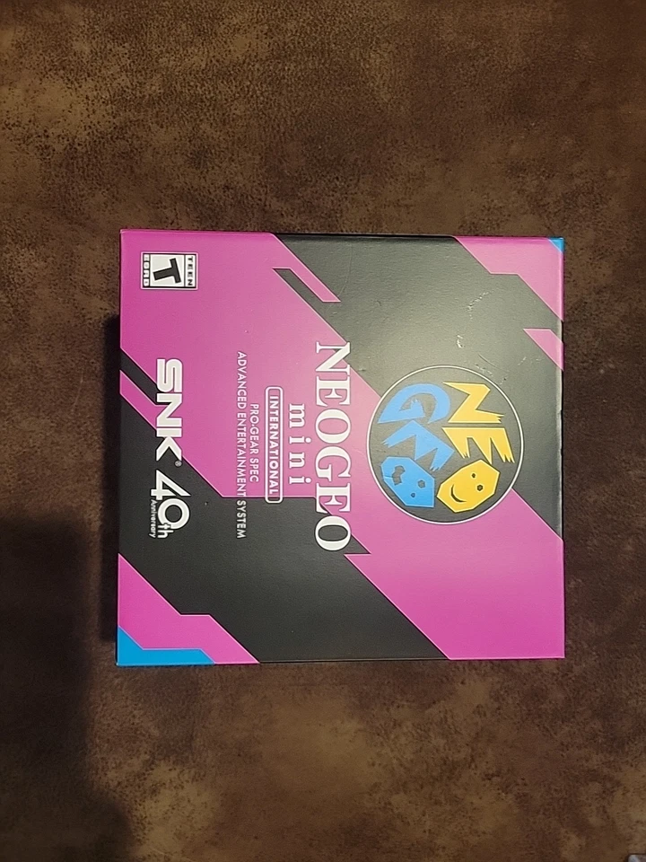 Neo Geo 迷你国际街机 SNK 40 周年纪念版密封全新完好 — 第 2/4 张图片