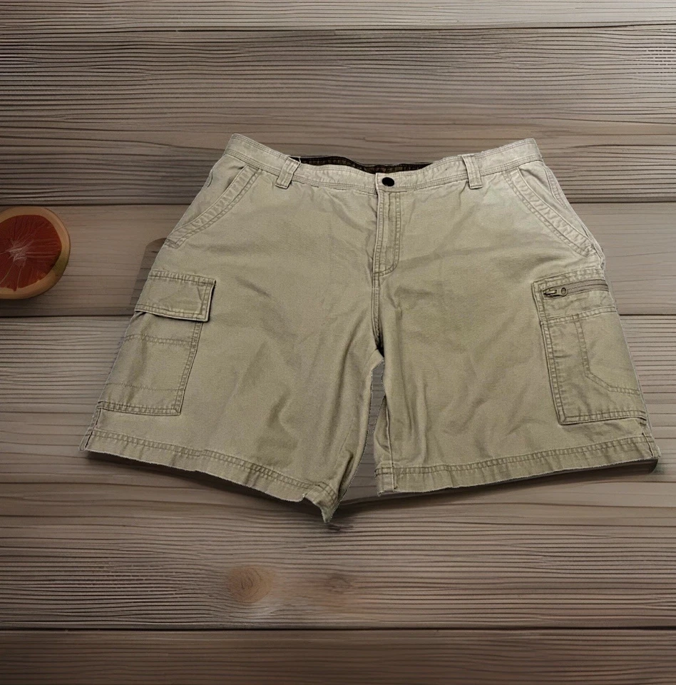 Columbia Hiking Shorts Beige Cargo Pockets Snap Waist Smart Device Pocket Sz 40 - Image 2 of 4