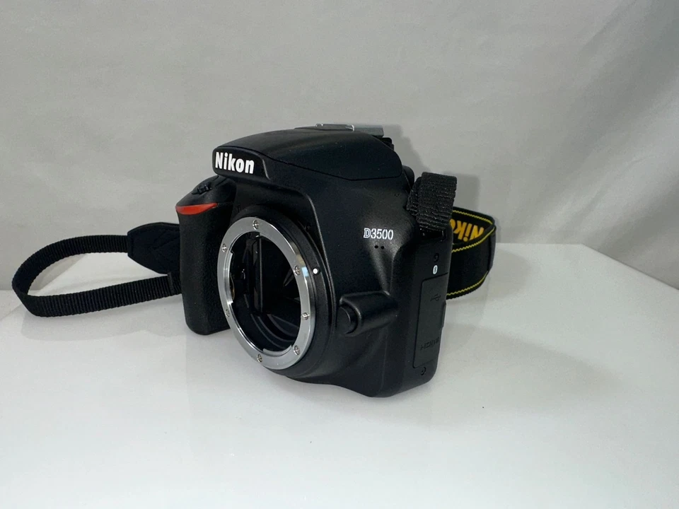 Nikon D350024.2MP DSLR Camera with 18-55mm f/3.5-5.6G VR Lens Kit–Box&Camera Bag - Image 2 of 4