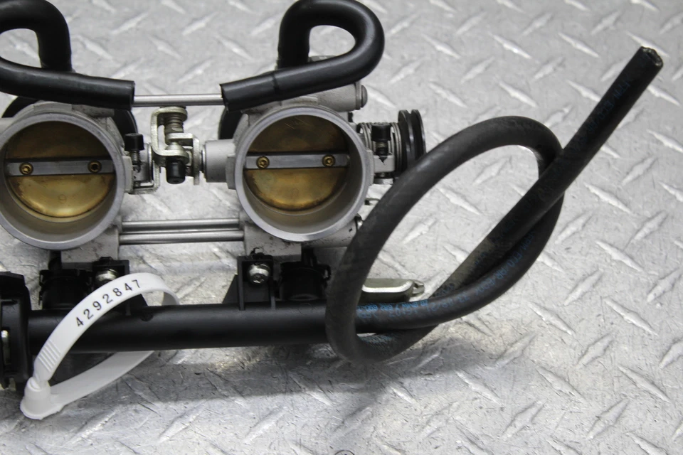 2010 BMW F800GS MAIN FUEL INJECTORS / THROTTLE BODIES - Imagem 3 de 4