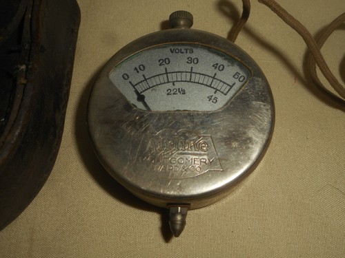 Vintage Pocket Voltmeter Airline Montgomery Ward & Co. Battery Tester in Case - Picture 10 of 24