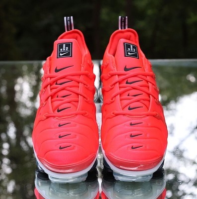 air vapormax plus overbranding bright crimson