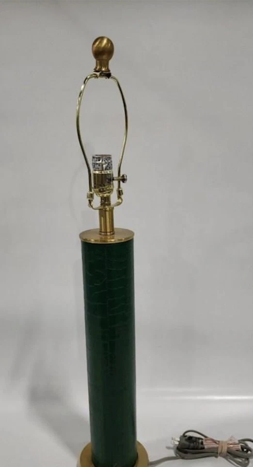 Lámpara de mesa moderna de latón en verde Kelly y estampado animal Foto 2 de 4