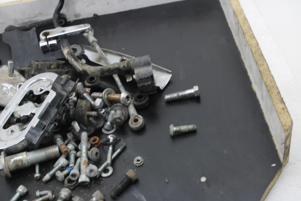 04-06 Harley-davidson Sportster 1200  Xl1200c Misc Bolts Hardware Screws - Image 4 of 4