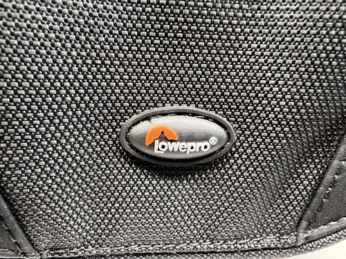 Lowepro Edit 110 Small Black Padded Camera Bag w/ Shoulder Strap - Picture 2 of 11