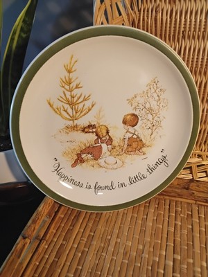 Holly Hobbie Collector s Plate 'Happiness is found in the little things '
