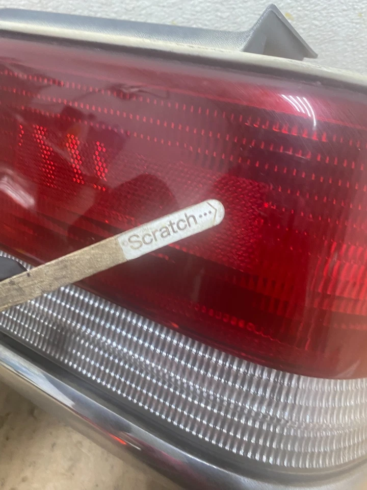 Lanterna traseira lateral direita passageiro Plymouth Acclaim 1988 - 1991 fabricante de equipamento original Q7931 DW - Imagem 4 de 4