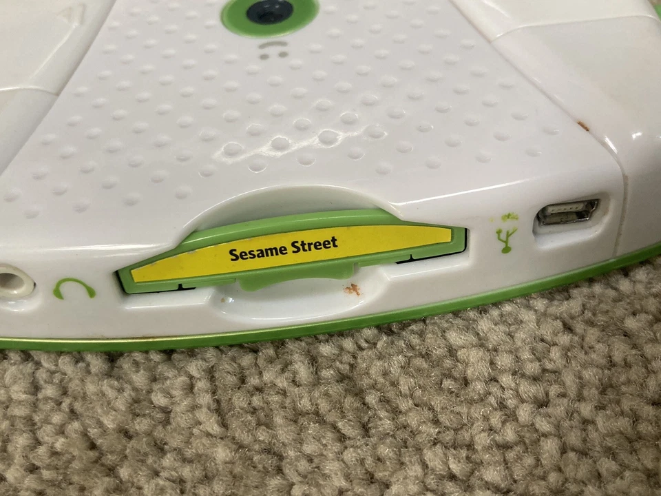 LeapPad 2 Console w/ 3 Games + AC adapter + LeapTop Touch, Sesame Street, READ - Image 4 of 4