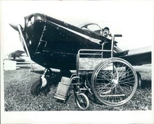 1981 Press Photo Paraplegic Pilot Dale Foskett in 1947 Ercoupe Plane Wisconsin