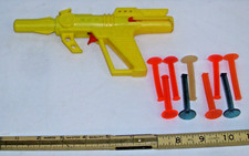 YELLOW SPACE RAY DART GUN 1970s