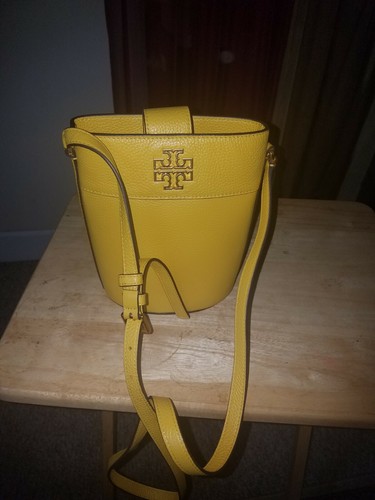 tory burch britten mini bucket