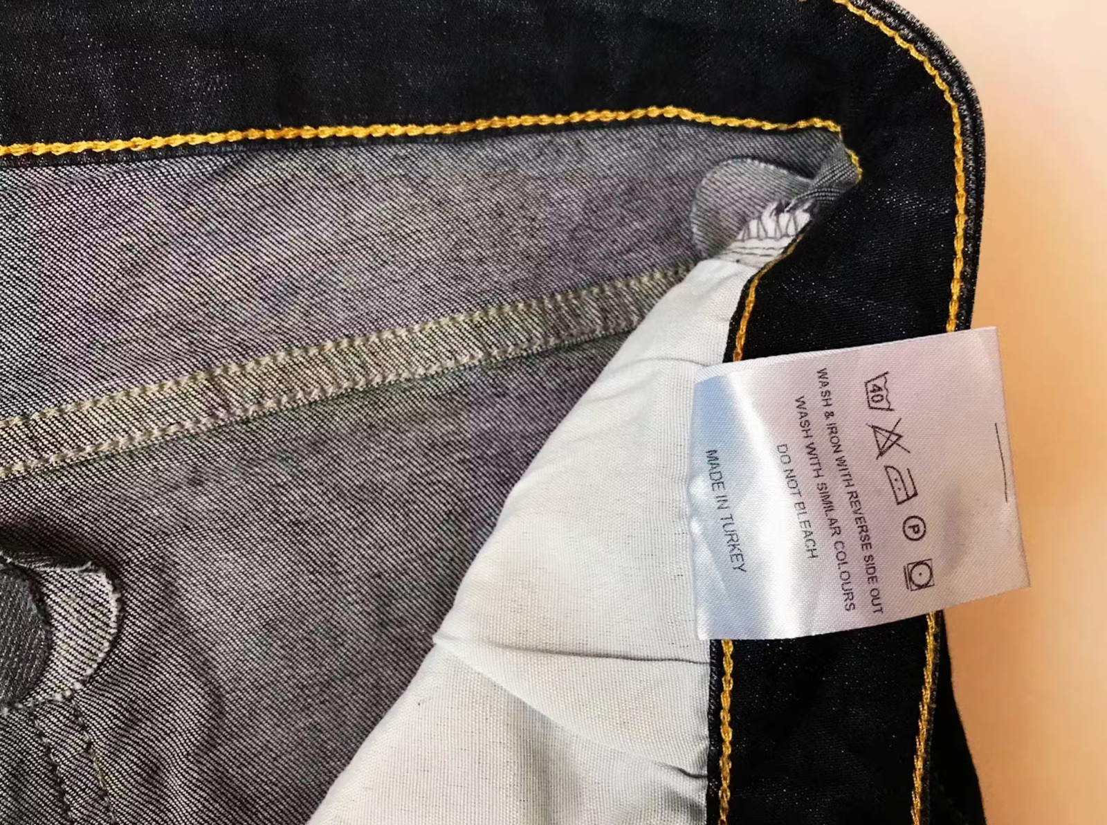 Represent essential distressed/painted skinny jea… - image 9