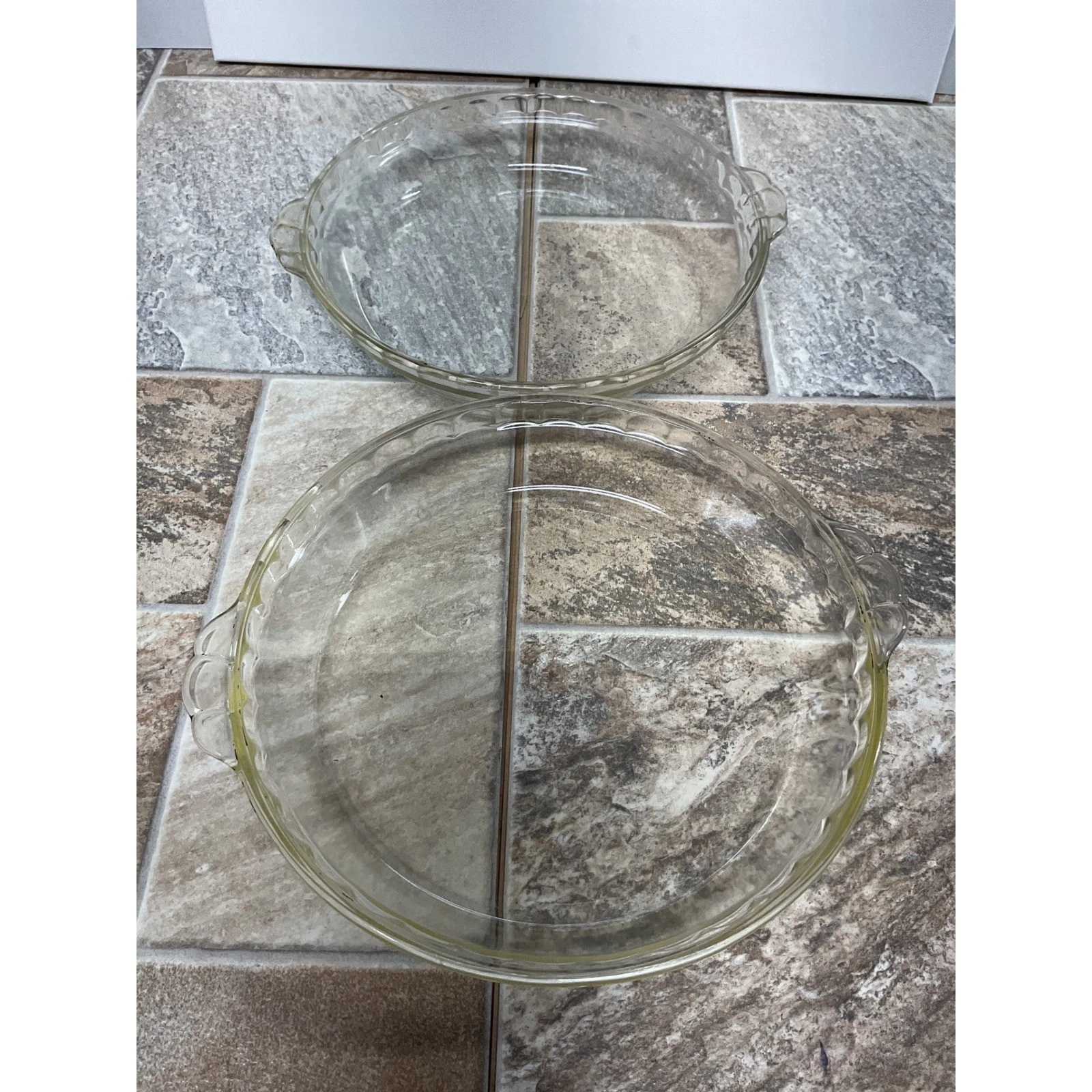 Vintage Pyrex 209 Clear Glass Scalloped Pie Plate Set of 2 with Handles 8.5 Inch
Opens in a new wind