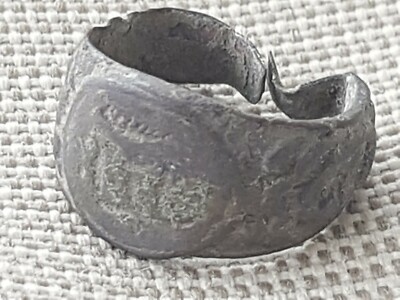 Post Medieval copper alloy ring damaged in age. Please read description. L148p