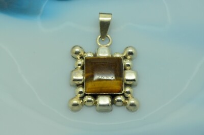 925 Sterling Silber Quadrat Tigerauge Solitär Anhänger Charm mit Perlen Design