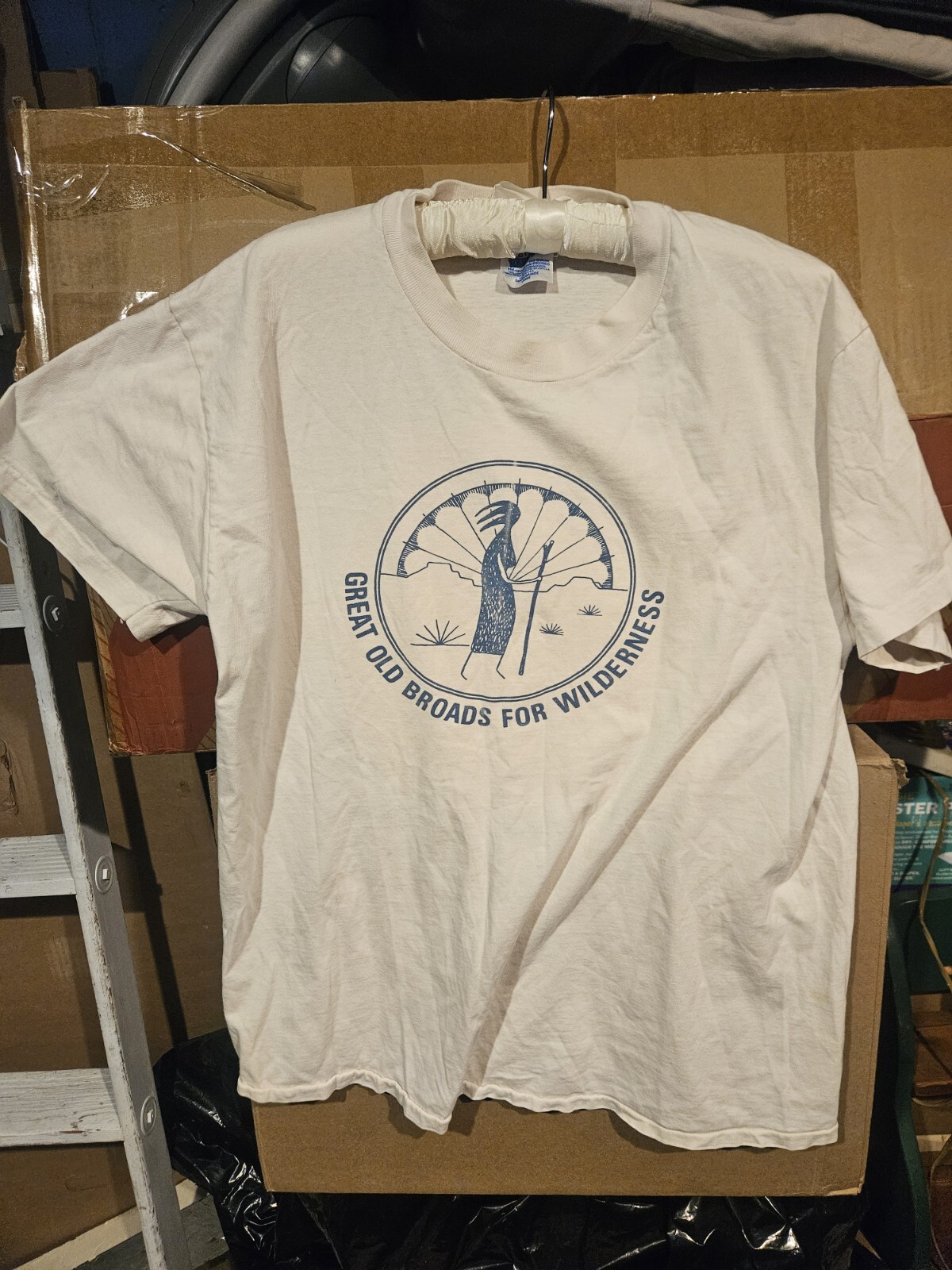 Hanes Beefy-T Great Old Broads Wilderness White Graphic Tee Men's Size L