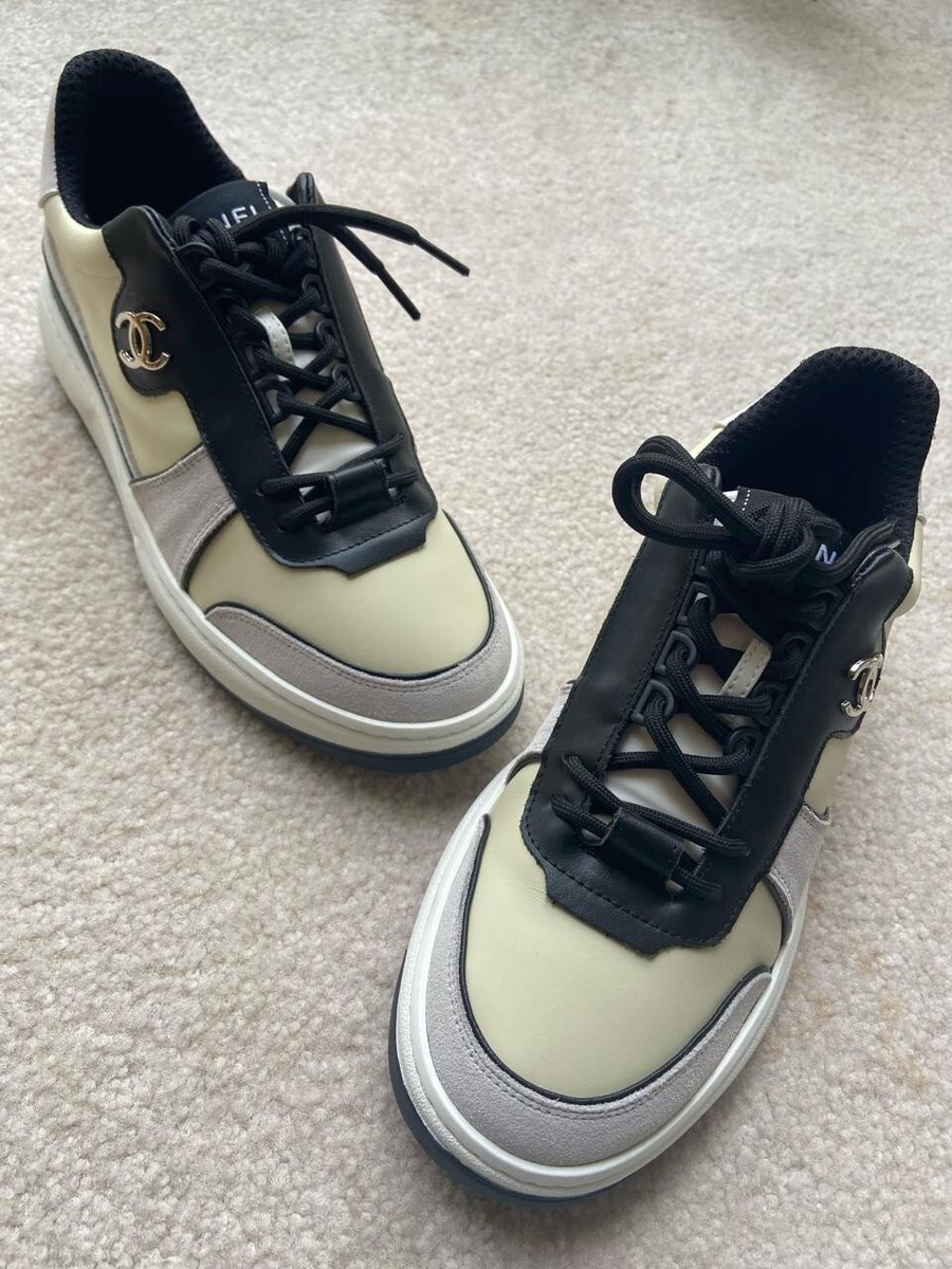 CHANEL レザースニーカー　38 Chanel Sneakers (Size 38) - Retails for $1300, Authentic
