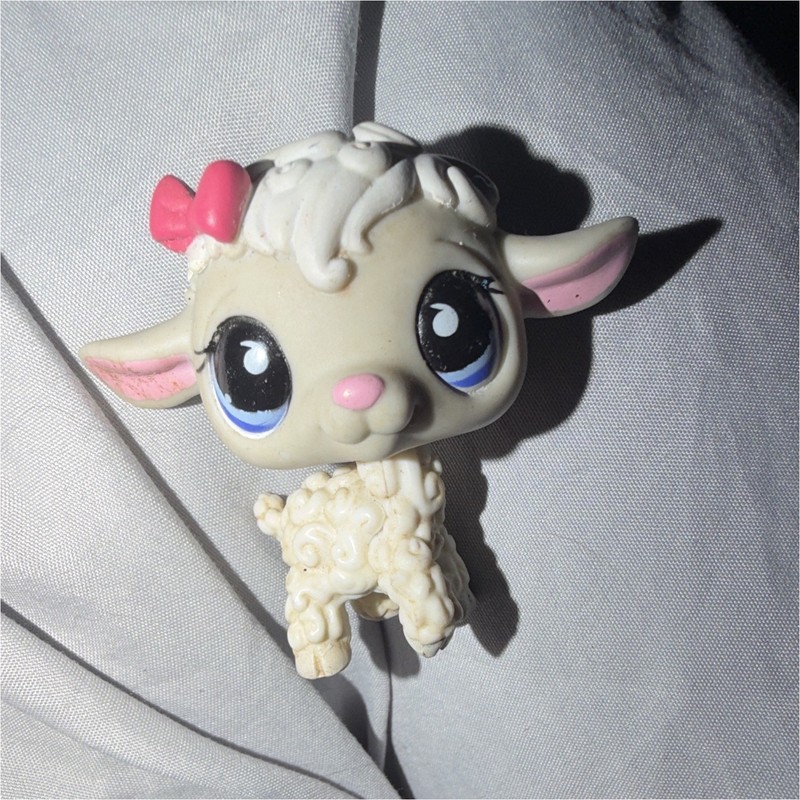 Littlest Pet Shop LPS White Sheep Lamb Figure Pink Bow Blue Eyes