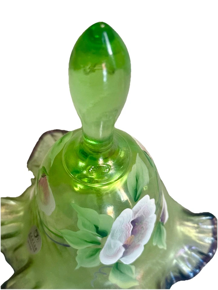 Campana de vidrio Fenton - Cresta de ébano elástica verde manzana - Floral pintada a mano Foto 4 de 4