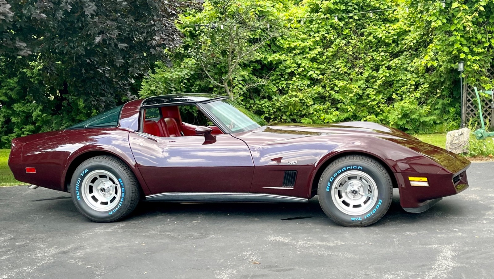 1980 Burgundy Chevrolet Corvette   | C3 Corvette Photo 2