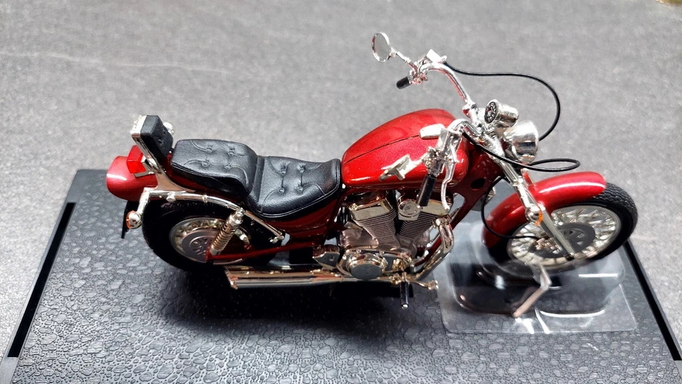 Revellmodell 1:12 SUZUKI VS1400 Intruder - Bild 3 von 4